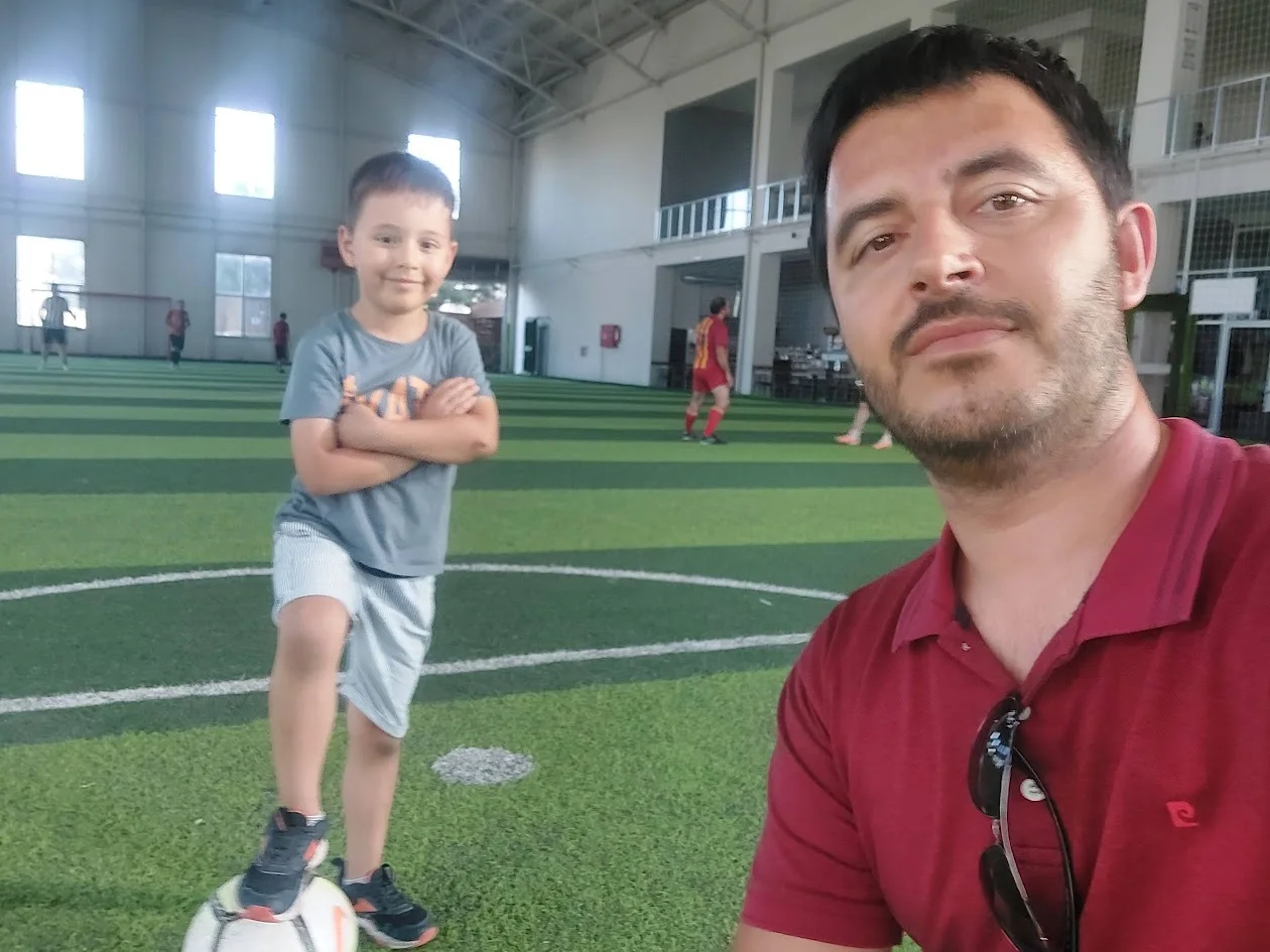Kamil and a child at an indoor football pitch